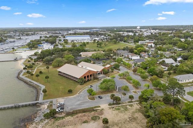 738 S E St, Pensacola, FL 32502