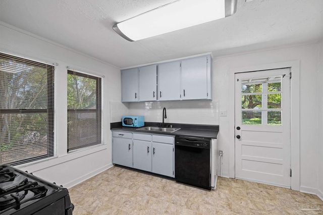 738 S E St, Pensacola, FL 32502