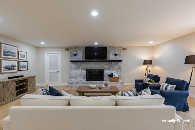 381 Fountain Lake Drive, Eutawville, SC 29048
