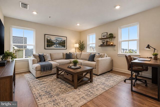 1124 FUTURITY ST, Frederick, MD 21702