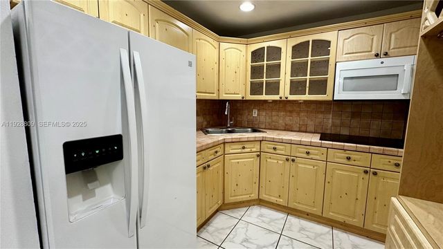 7825 NE Bayshore Ct 504, Miami, FL 33138