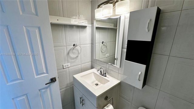 7825 NE Bayshore Ct 504, Miami, FL 33138