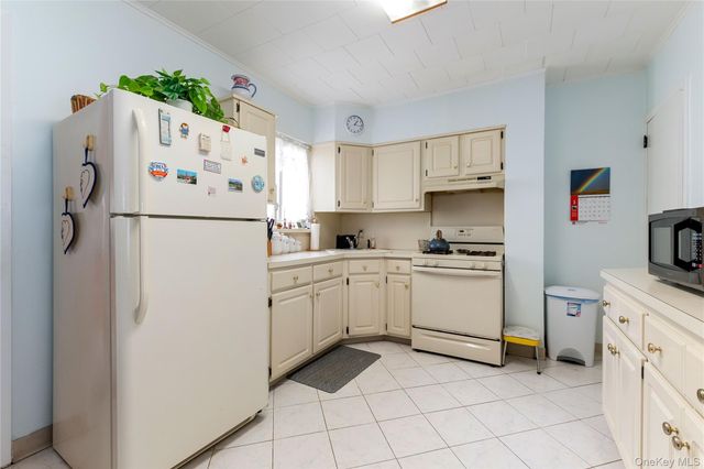61-09 77th Street, Middle Village, NY 11379
