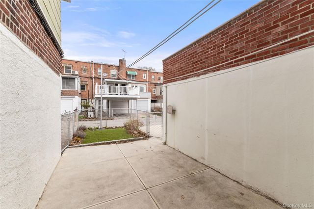 61-09 77th Street, Middle Village, NY 11379