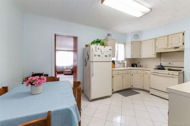 61-09 77th Street, Middle Village, NY 11379