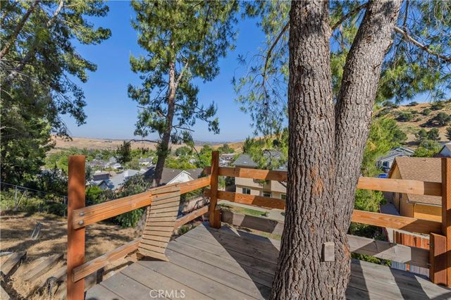28235 Royal Road, Castaic, CA 91384