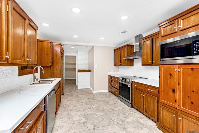 6555 Landmor Dr, Greenwell Springs, LA 70739