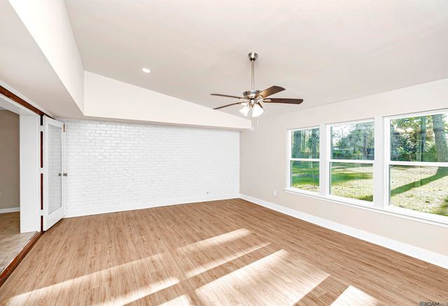 6555 Landmor Dr, Greenwell Springs, LA 70739