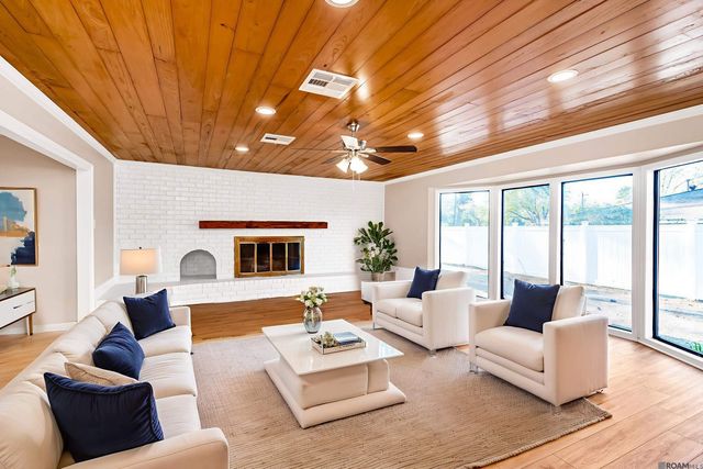 6555 Landmor Dr, Greenwell Springs, LA 70739