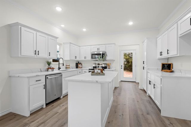 828 Colorado River Drive, Granbury, TX 76048