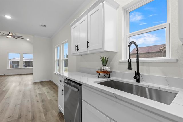 828 Colorado River Drive, Granbury, TX 76048