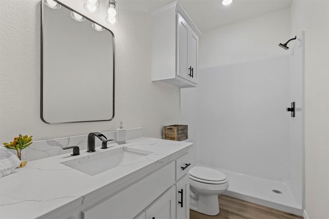 828 Colorado River Drive, Granbury, TX 76048