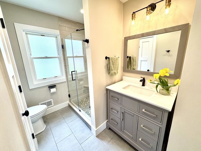 218 N Eastwood Avenue, Mount Prospect, IL 60056