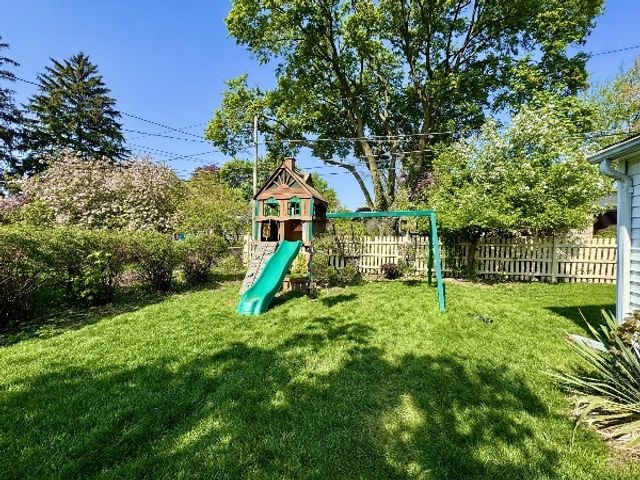 218 N Eastwood Avenue, Mount Prospect, IL 60056