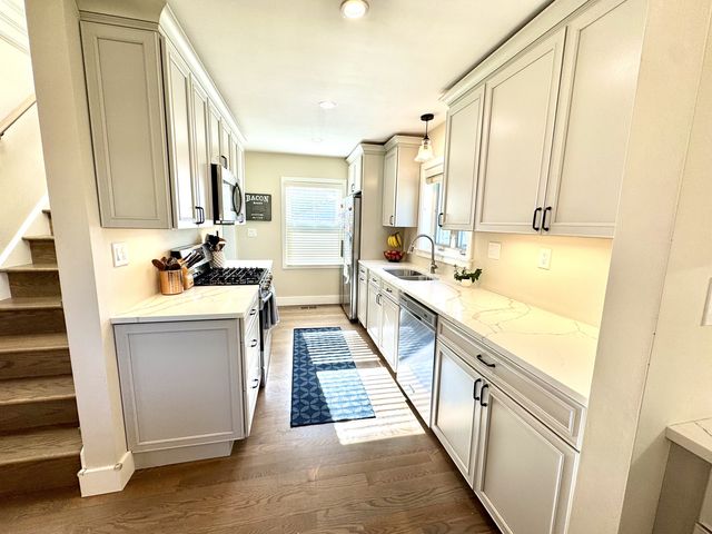 218 N Eastwood Avenue, Mount Prospect, IL 60056
