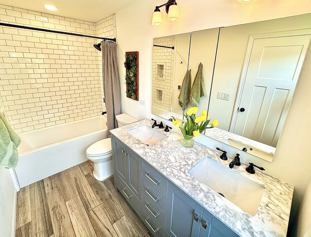218 N Eastwood Avenue, Mount Prospect, IL 60056