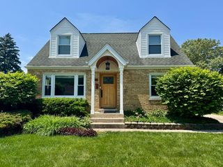 218 N Eastwood Avenue, Mount Prospect, IL 60056