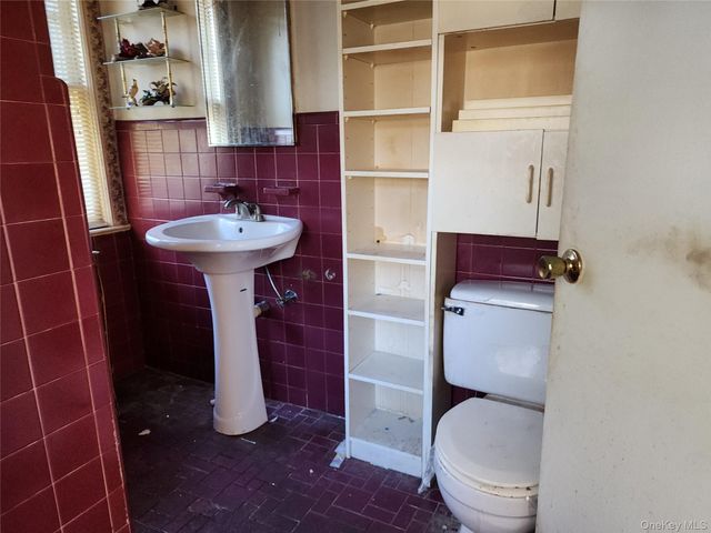 39 Hilbert Street, Hempstead, NY 11550