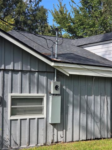 326 Texas Avenue, Bacliff, TX 77518