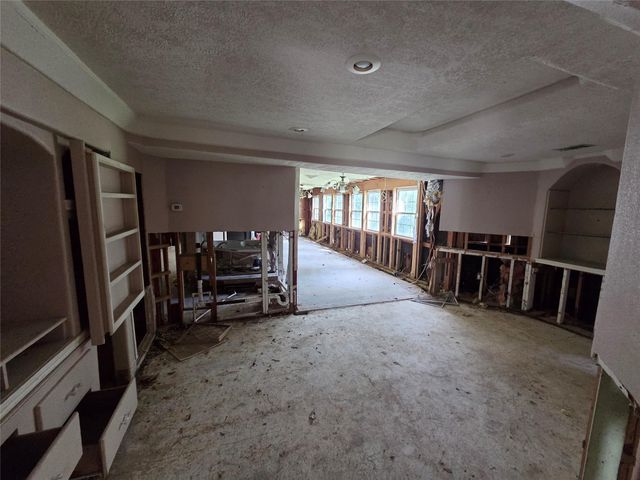 326 Texas Avenue, Bacliff, TX 77518