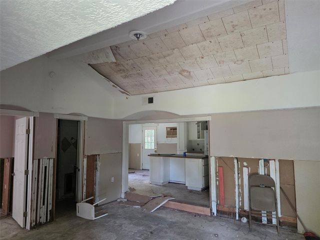 326 Texas Avenue, Bacliff, TX 77518