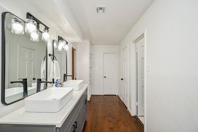 5506 Pebble Springs Drive, Houston, TX 77066