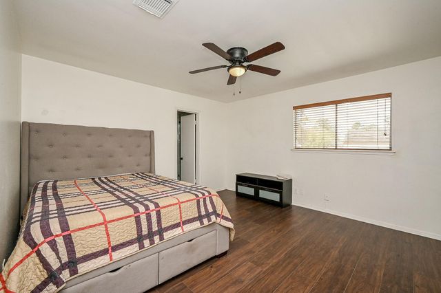 5506 Pebble Springs Drive, Houston, TX 77066