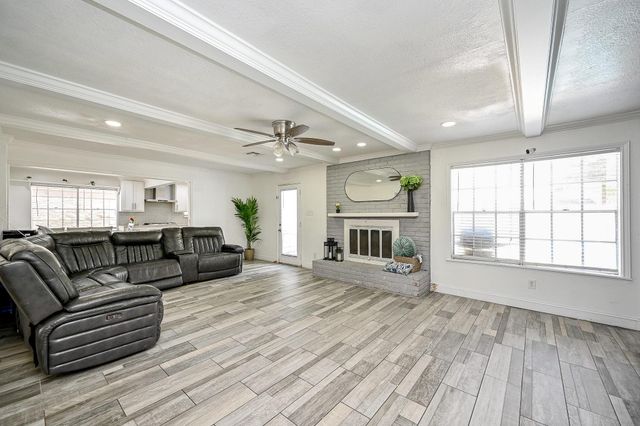 5506 Pebble Springs Drive, Houston, TX 77066