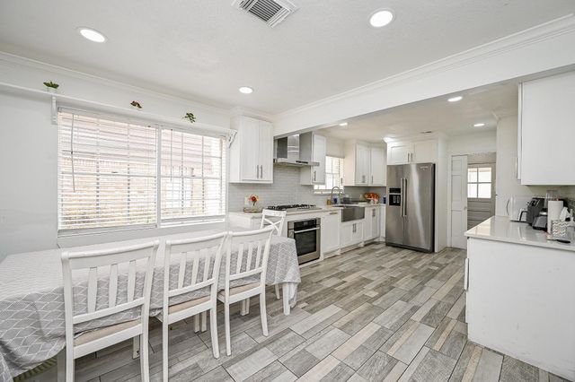 5506 Pebble Springs Drive, Houston, TX 77066