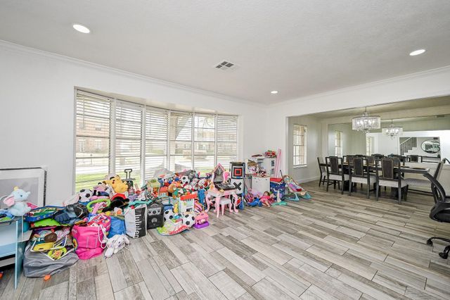 5506 Pebble Springs Drive, Houston, TX 77066