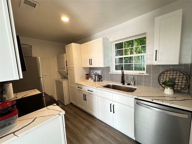 809 W Broadus Avenue, Fort Worth, TX 76115