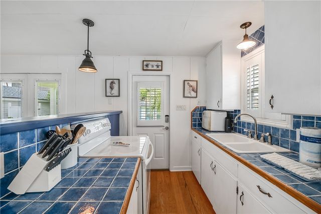 416 E Avenue B, Port Aransas, TX 78373