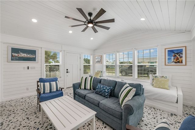 416 E Avenue B, Port Aransas, TX 78373