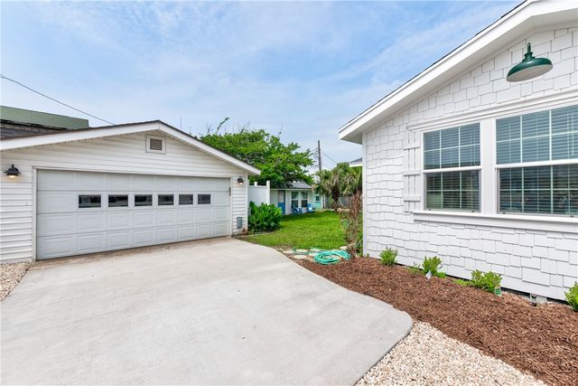 416 E Avenue B, Port Aransas, TX 78373