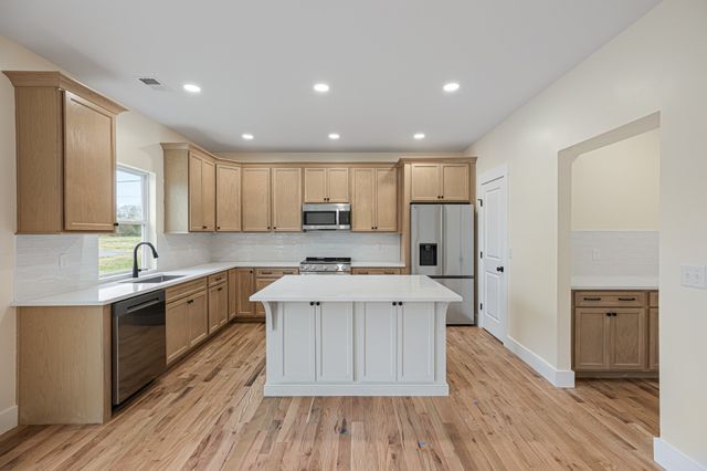 101 Hilltop Dr, Columbia, TN 38401