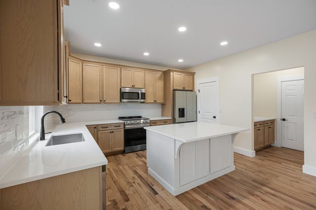 101 Hilltop Dr, Columbia, TN 38401