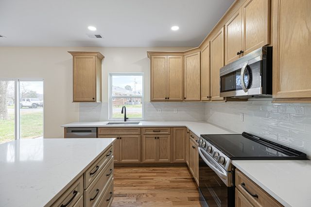 101 Hilltop Dr, Columbia, TN 38401