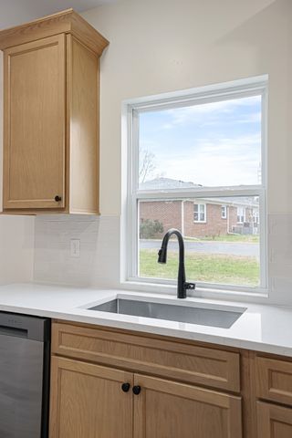 101 Hilltop Dr, Columbia, TN 38401