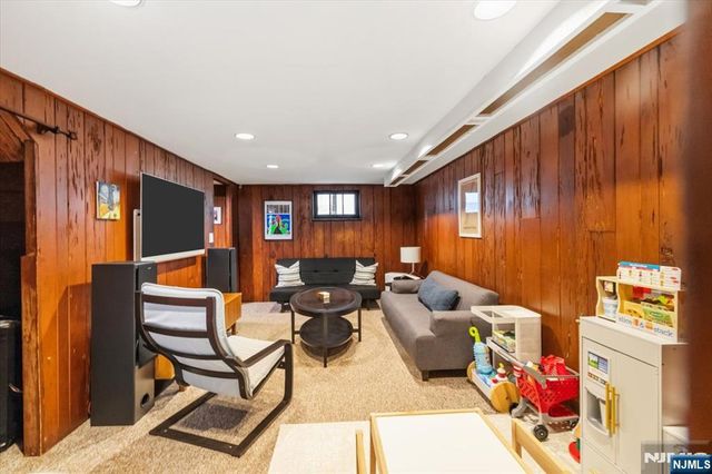 988 Richard Court, Teaneck, NJ 07666