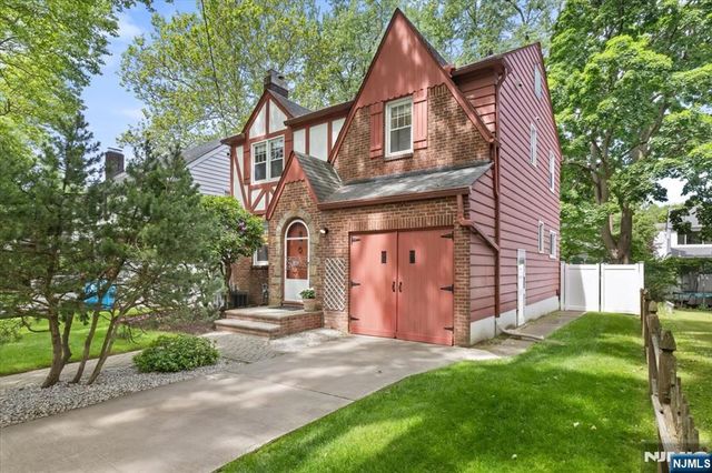 988 Richard Court, Teaneck, NJ 07666