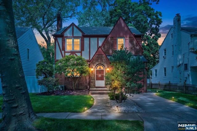 988 Richard Court, Teaneck, NJ 07666
