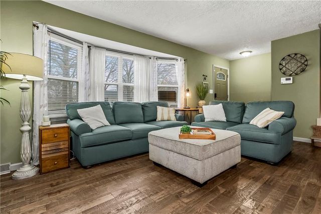 6712 E 134th Street, Grandview, MO 64030