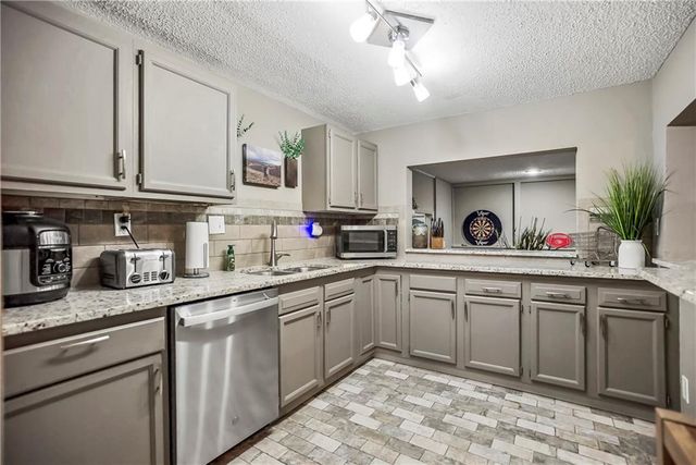 6712 E 134th Street, Grandview, MO 64030