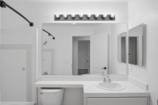 4002 Heartland Way, Turlock, CA 95382