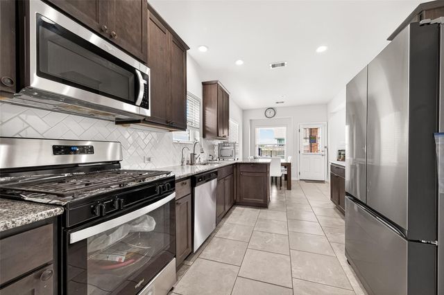270 Little Dog Drive, Montgomery, TX 77356