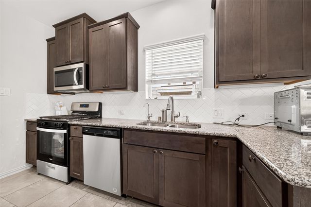 270 Little Dog Drive, Montgomery, TX 77356