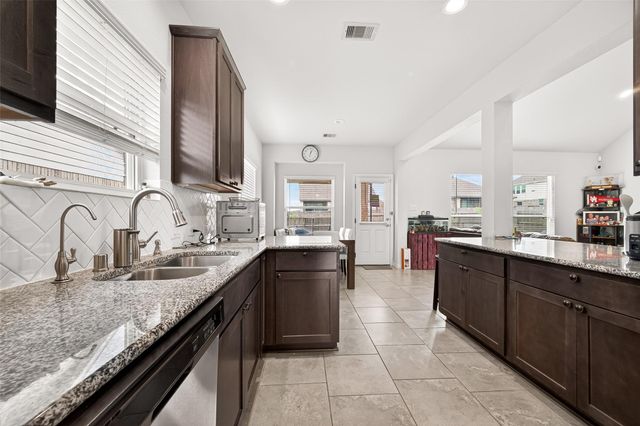 270 Little Dog Drive, Montgomery, TX 77356