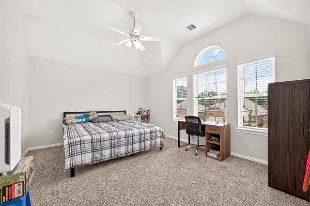 270 Little Dog Drive, Montgomery, TX 77356