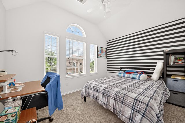270 Little Dog Drive, Montgomery, TX 77356