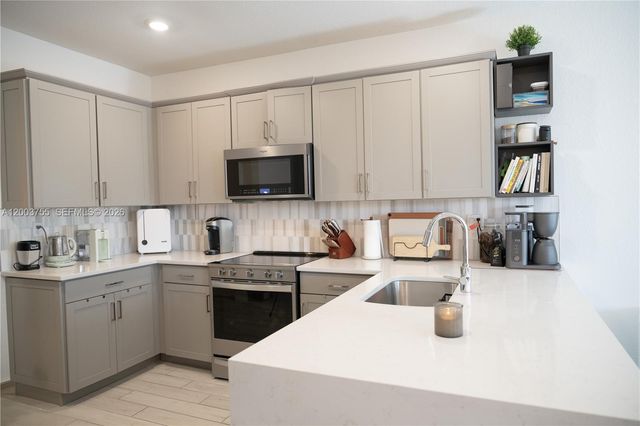 138 SW 171st Way, Pembroke Pines, FL 33027